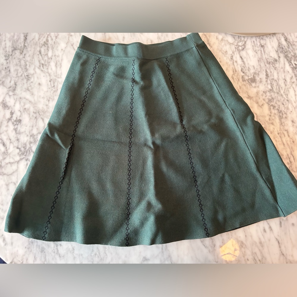 Forest green, high-waisted skirt